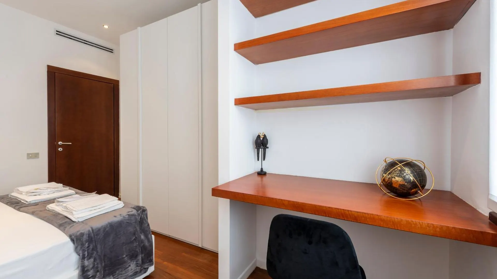 Milan Royal Suites Luxury P.Zza Della Repubblica 0*,  Италия